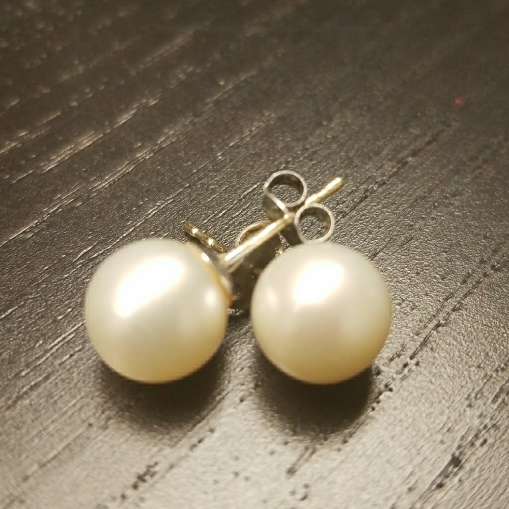 Pearl earrings